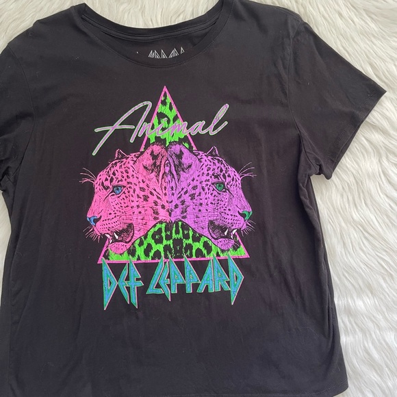 Def Leppard Crop Top Animal Print Graphic Shirt Women Size 2XL Black Pink - Picture 3 of 9